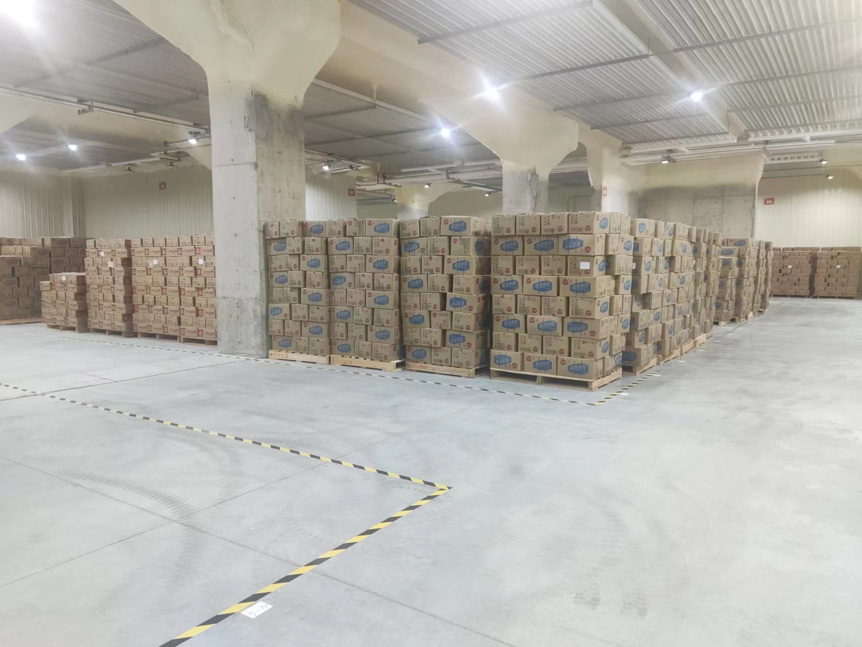 領(lǐng)鮮冷鏈攜手食品企業(yè)，提供專業(yè)冷凍倉儲(chǔ)服務(wù)，助力酒店用品高效配送